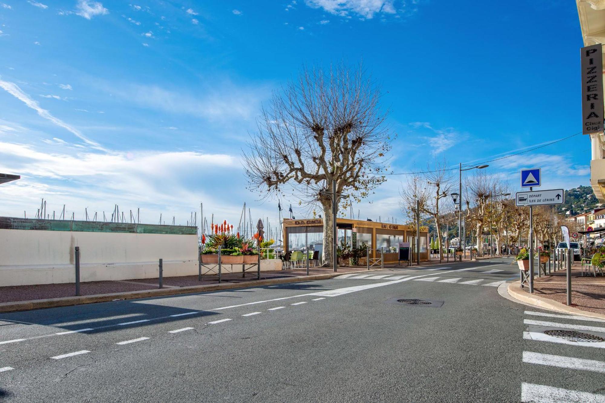 Port Golfe-juan Parking Wifi Climatisation Terrasse *
